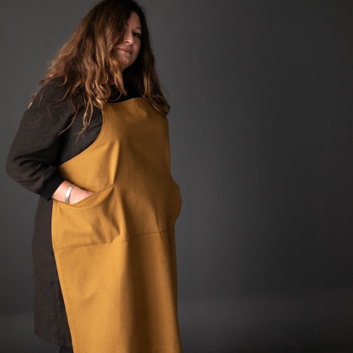 Merchant & Mills-Workaday Apron Pattern-sewing pattern-gather here online