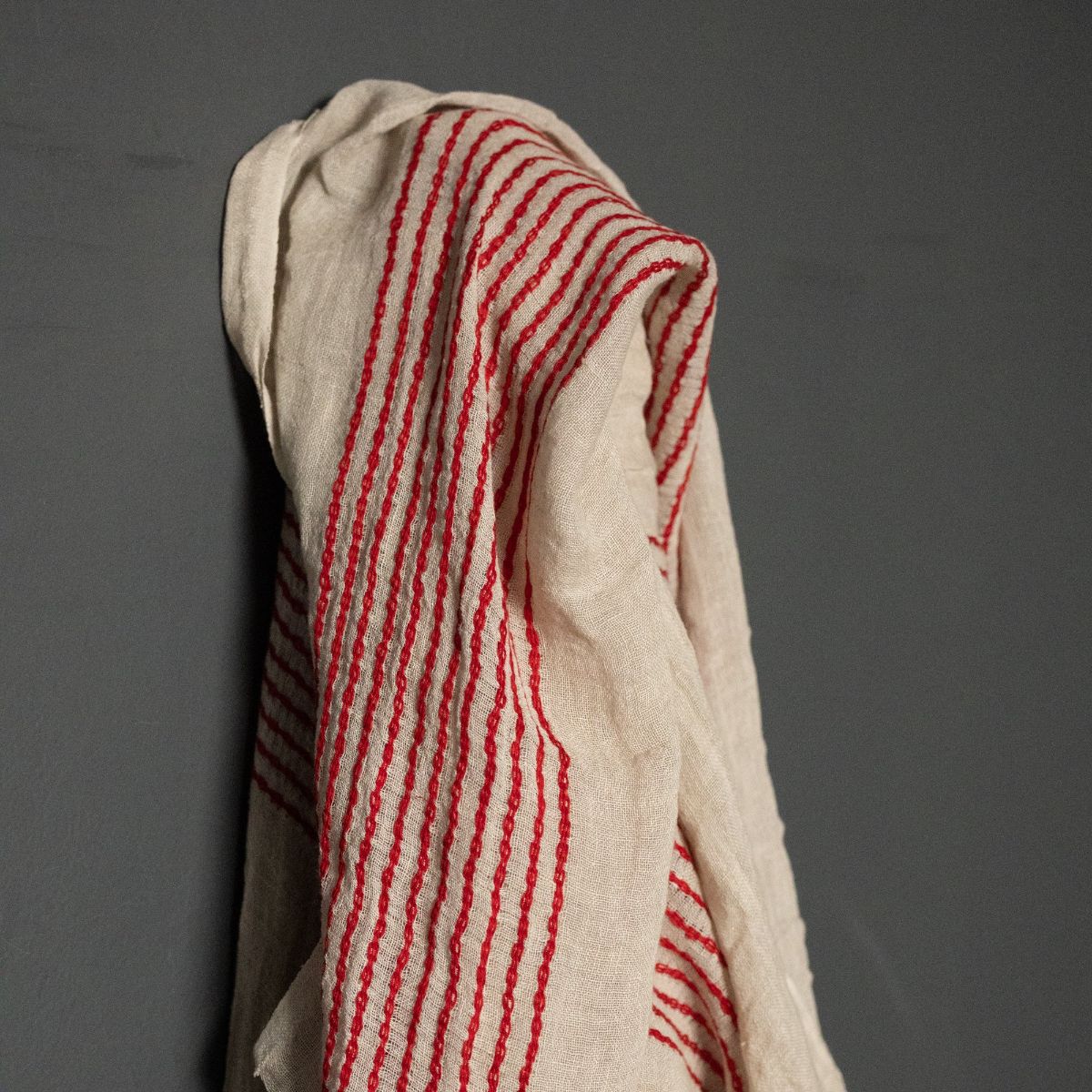 Merchant & Mills-Red Stitch EU Linen Gauze-fabric-gather here online