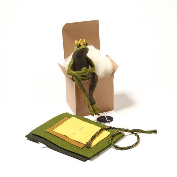 Threadfollower - Frog Prince Hand Stitching Kit - Default - gatherhereonline.com